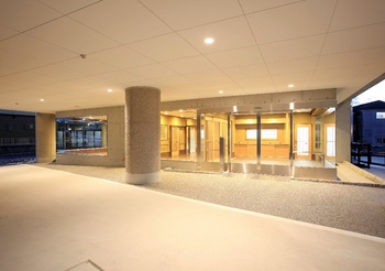 アプローチ・正面玄関