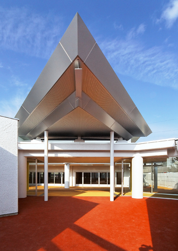 宇宙船の様な庇です。